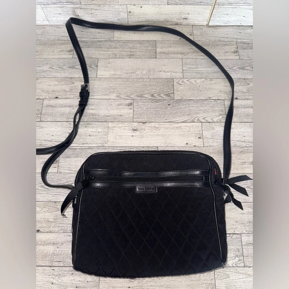 Vera Bradley Crossbody Bag Black Quilted Fabric Adjustable leather Strap - Picture 1 of 9